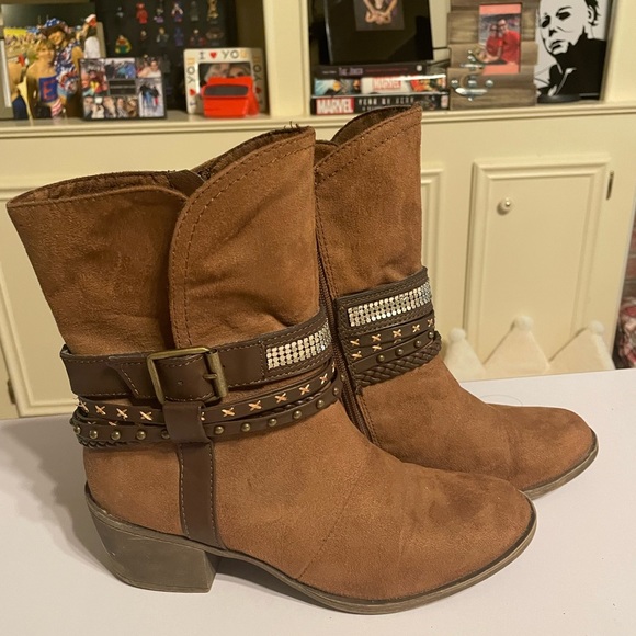 Sugar Shoes - Sugar Women’s Trinket Brown Mid Calf Boots, 8